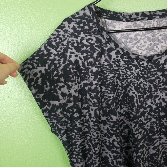Halston Studio Black/Gray Animal Print Abstract Short Sleeve Stretchy Tshirt XL - Picture 3 of 10